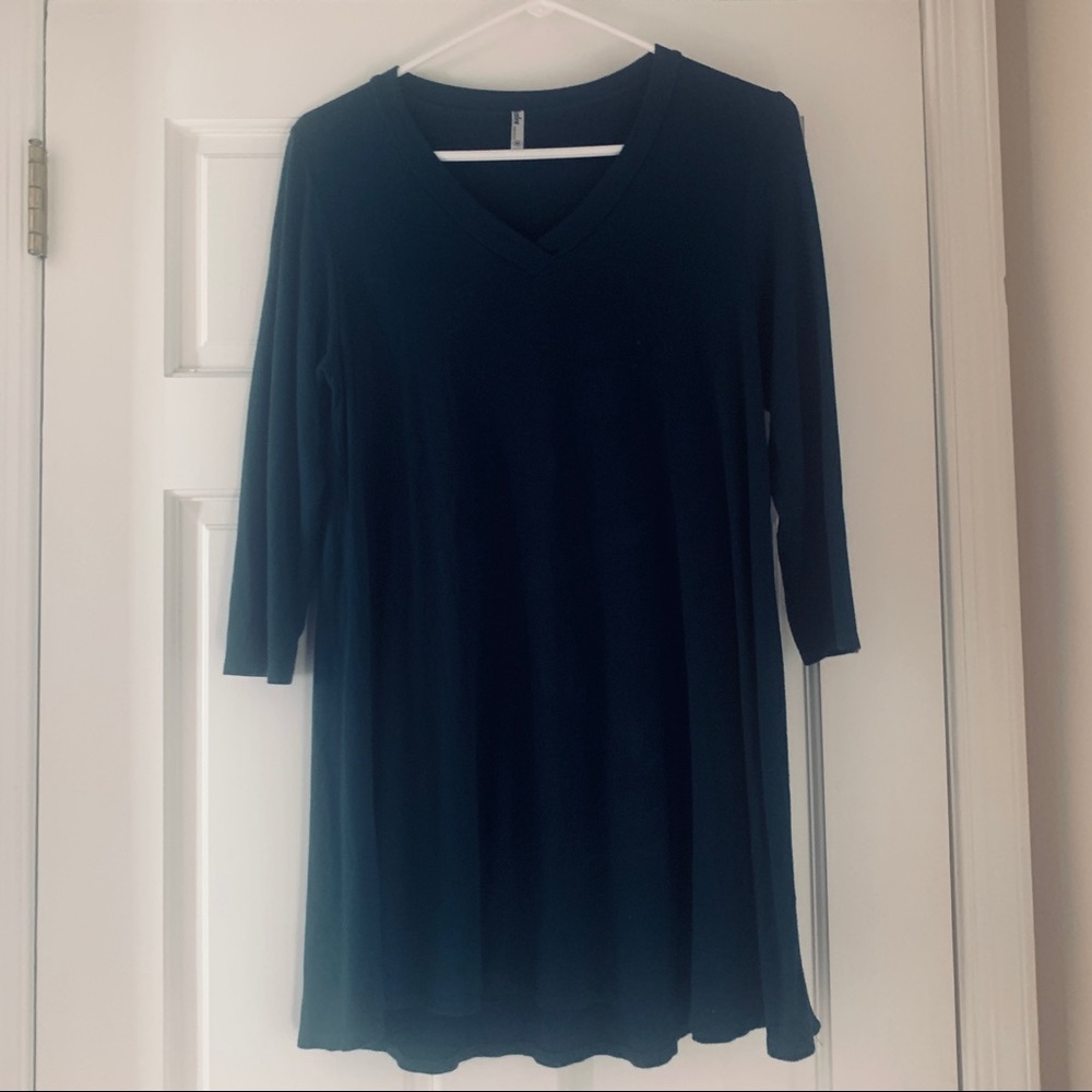 Azules Swing top. Dark green. Size Medium. Length 30 inches.